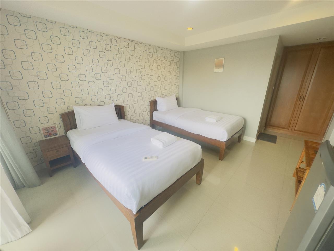 Hotel room with two twin beds and white linen